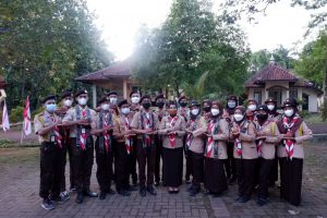 Kak Hesti (tengah) bersama peserta Dianpinsa Kwarda Jateng di Jepara